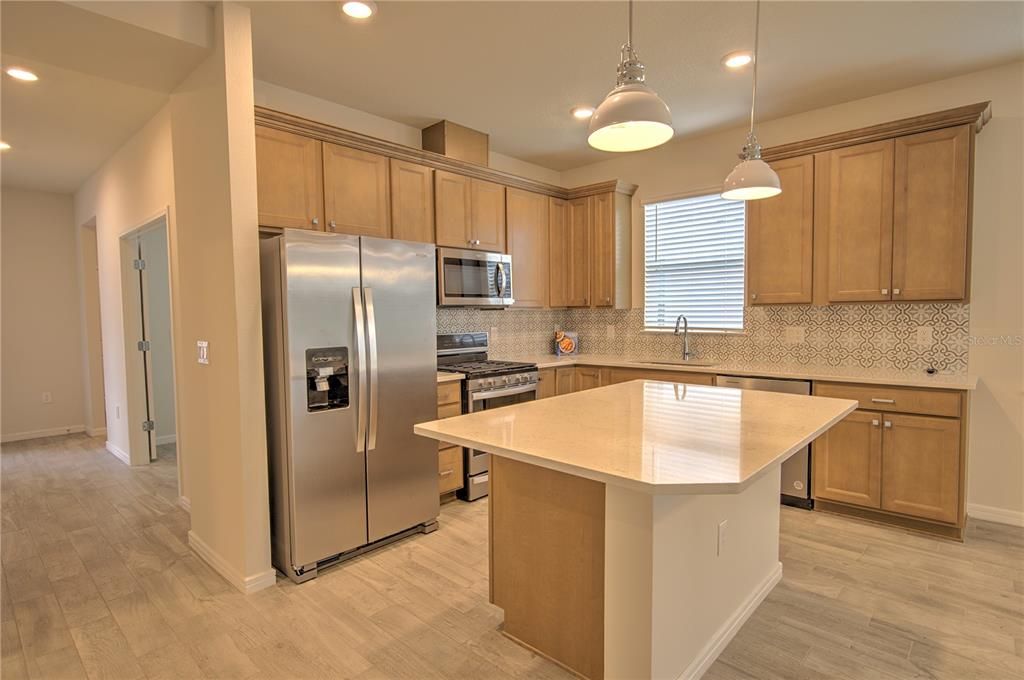 For Sale: $447,740 (2 beds, 2 baths, 1579 Square Feet)