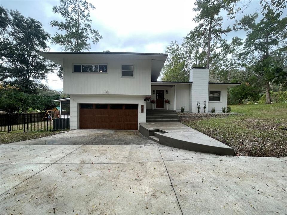 For Sale: $499,900 (3 beds, 2 baths, 2027 Square Feet)