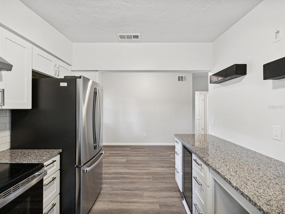 For Sale: $374,000 (2 beds, 1 baths, 912 Square Feet)