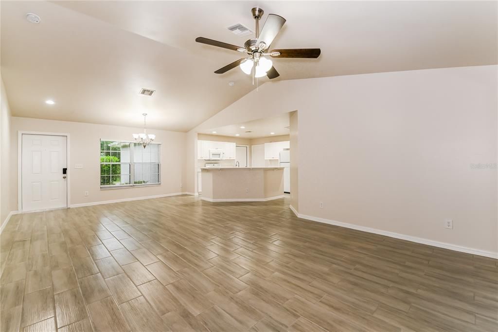 For Rent: $2,245 (3 beds, 2 baths, 1408 Square Feet)