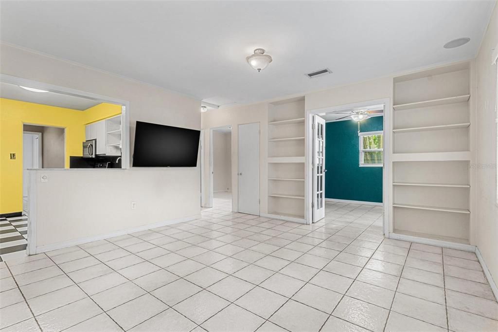 For Sale: $365,000 (3 beds, 2 baths, 1463 Square Feet)