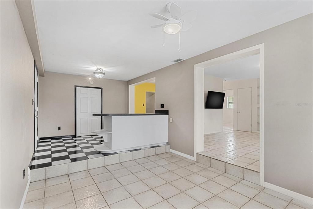 For Sale: $365,000 (3 beds, 2 baths, 1463 Square Feet)