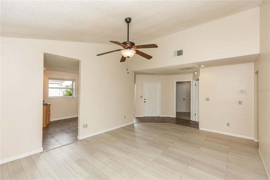 For Sale: $349,900 (3 beds, 2 baths, 1468 Square Feet)