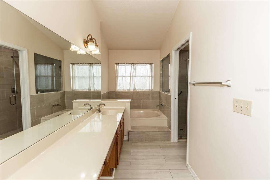 For Sale: $349,900 (3 beds, 2 baths, 1468 Square Feet)