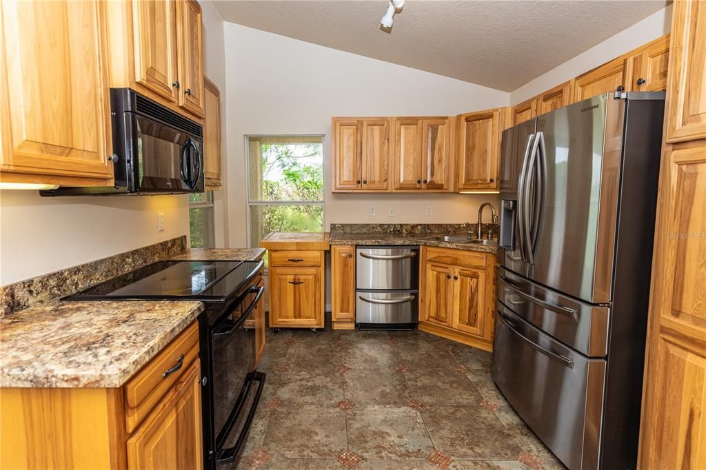 For Sale: $349,900 (3 beds, 2 baths, 1468 Square Feet)