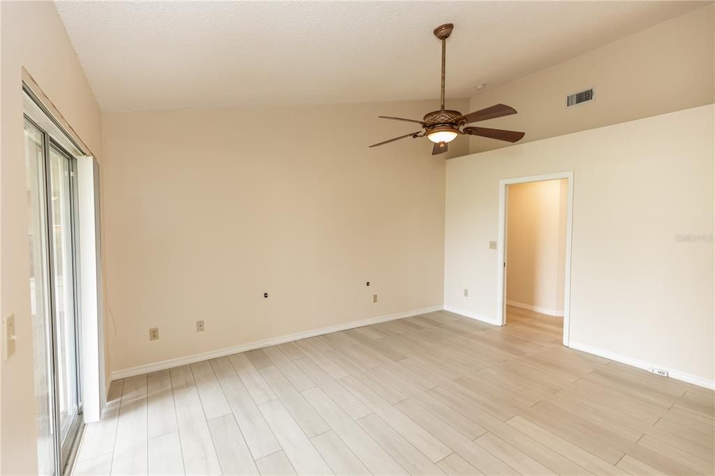 For Sale: $349,900 (3 beds, 2 baths, 1468 Square Feet)