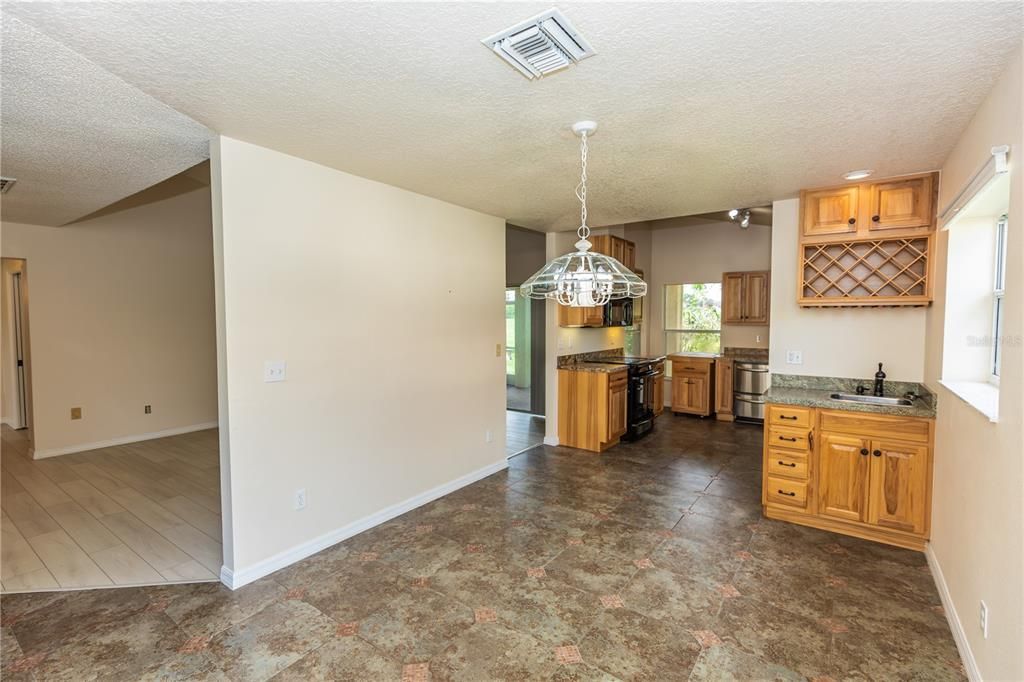 For Sale: $349,900 (3 beds, 2 baths, 1468 Square Feet)