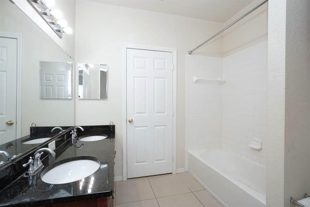 For Sale: $239,995 (2 beds, 2 baths, 1091 Square Feet)