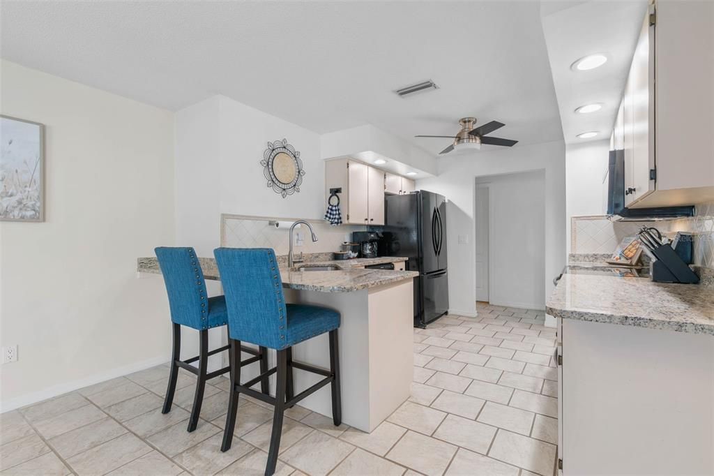 Kitchen with breakfast bar