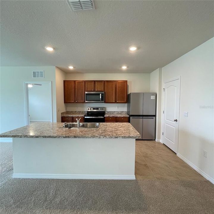 For Rent: $1,799 (3 beds, 2 baths, 1672 Square Feet)