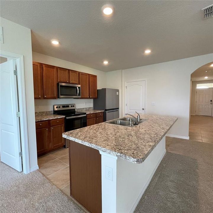 For Rent: $1,799 (3 beds, 2 baths, 1672 Square Feet)