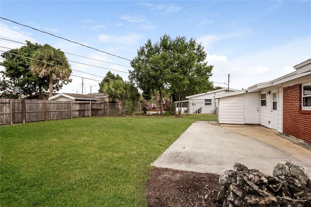 Active With Contract: $2,371 (4 beds, 2 baths, 1571 Square Feet)