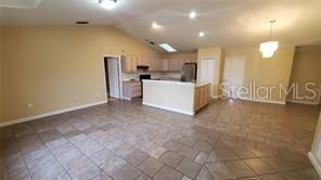 For Rent: $2,200 (3 beds, 2 baths, 1676 Square Feet)