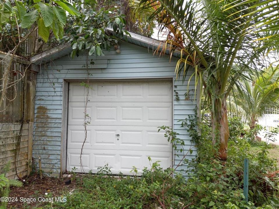 Bonus Single Car Detached Garage