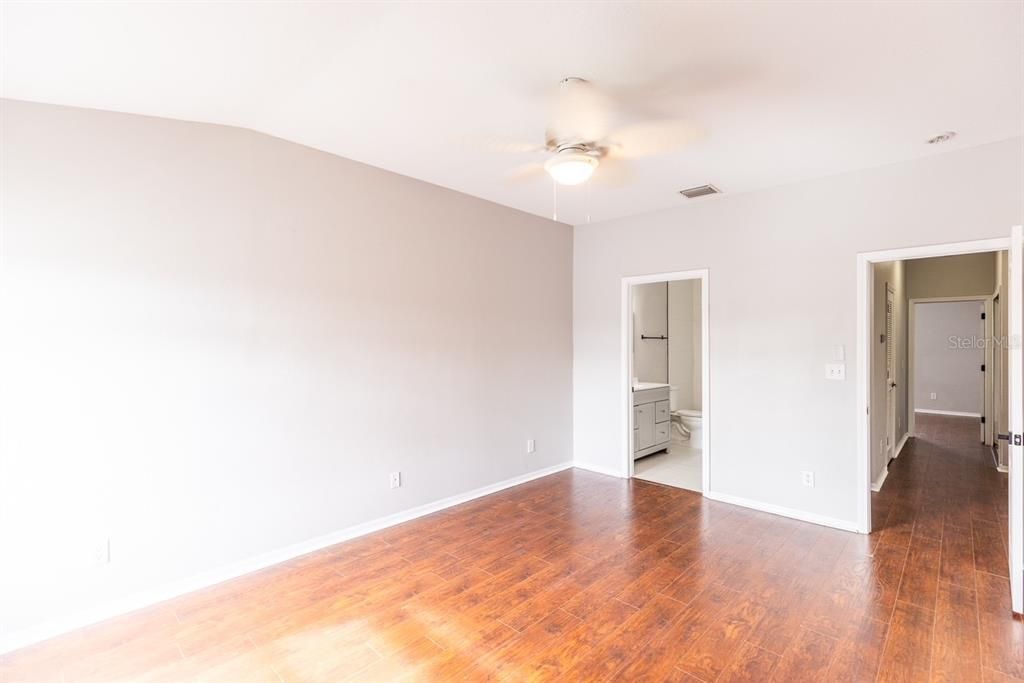 For Rent: $2,000 (2 beds, 2 baths, 1383 Square Feet)