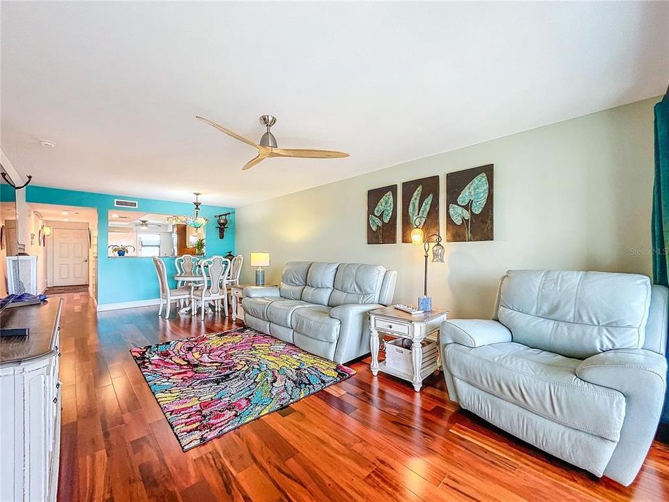 For Sale: $275,000 (2 beds, 2 baths, 1280 Square Feet)