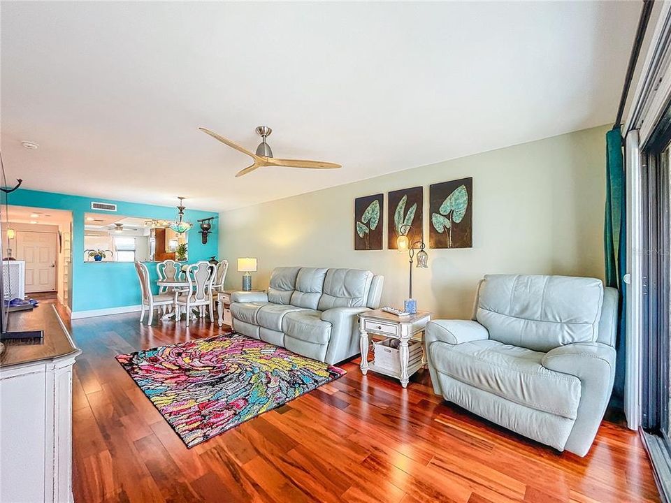 For Sale: $275,000 (2 beds, 2 baths, 1280 Square Feet)