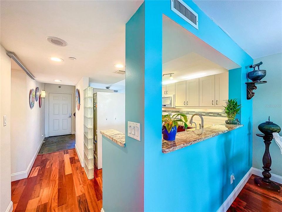 For Sale: $275,000 (2 beds, 2 baths, 1280 Square Feet)