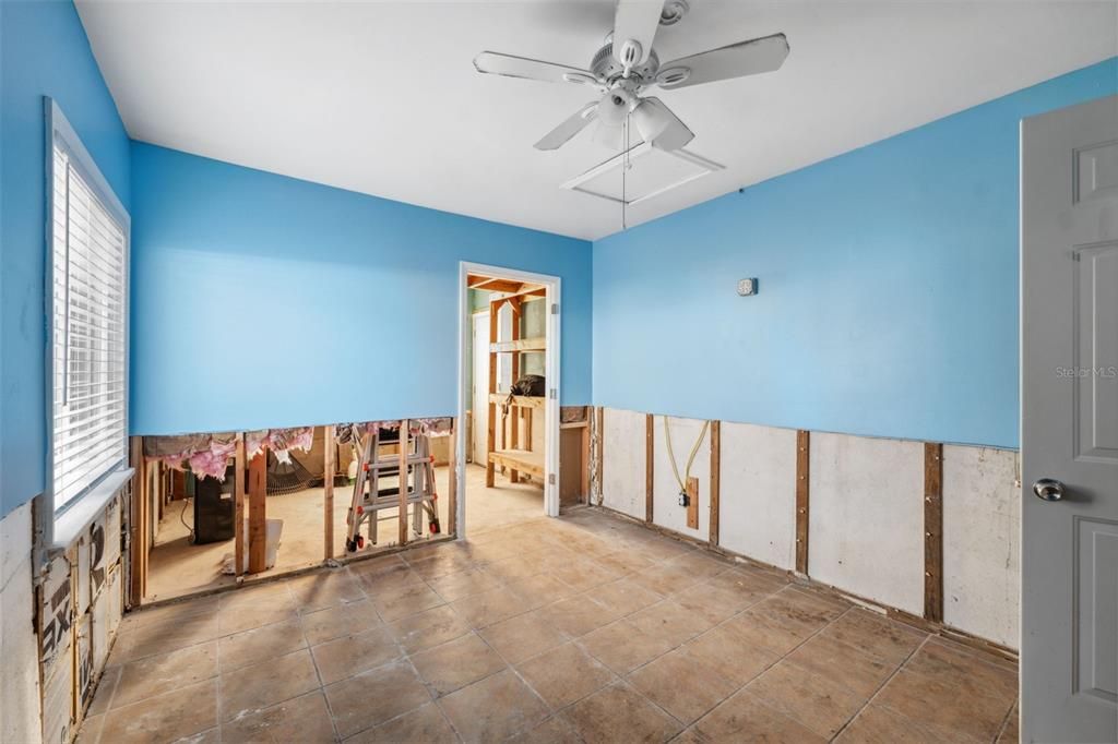 For Sale: $285,000 (3 beds, 1 baths, 1822 Square Feet)