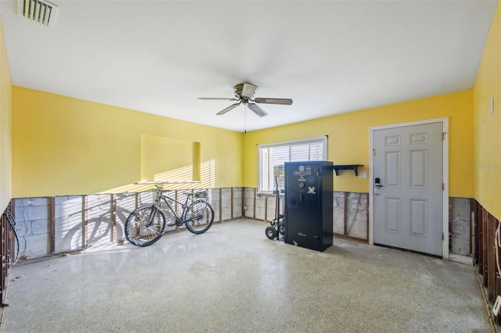 For Sale: $285,000 (3 beds, 1 baths, 1822 Square Feet)