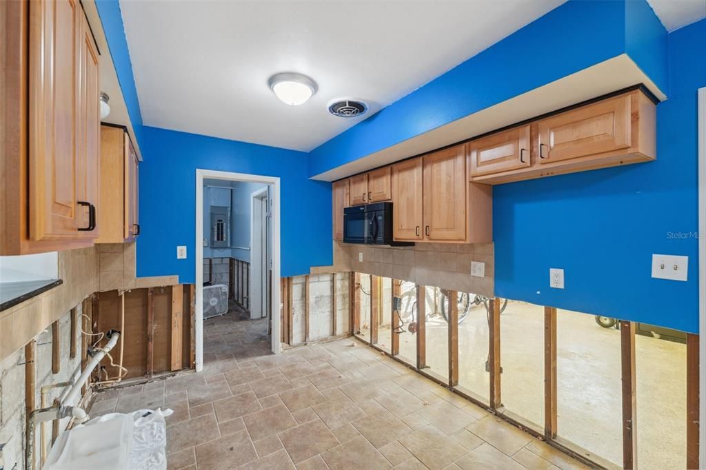 For Sale: $285,000 (3 beds, 1 baths, 1822 Square Feet)