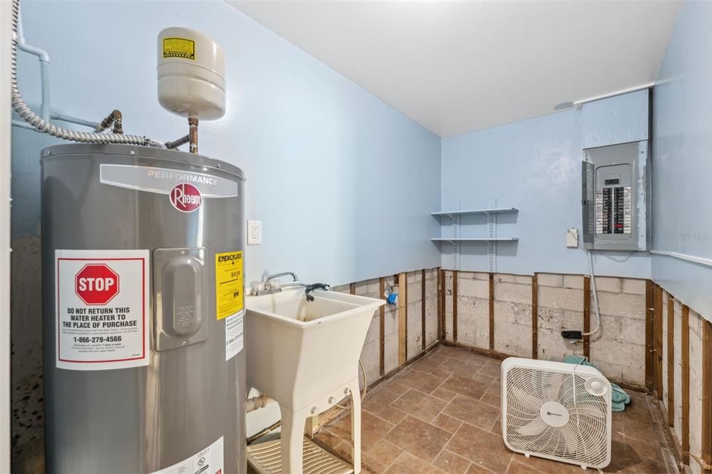 For Sale: $285,000 (3 beds, 1 baths, 1822 Square Feet)