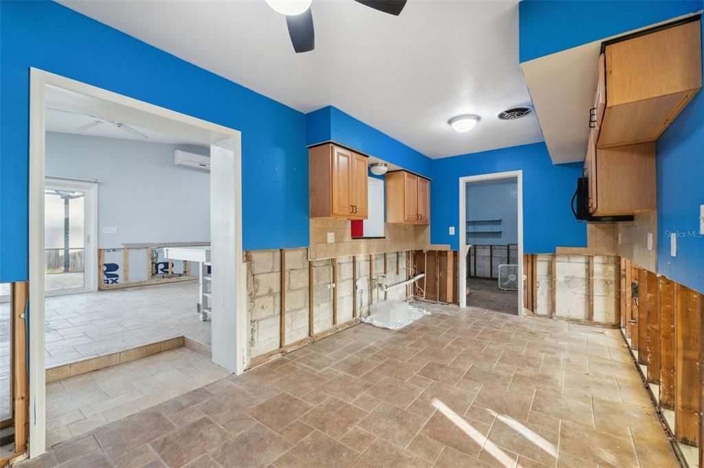 For Sale: $285,000 (3 beds, 1 baths, 1822 Square Feet)