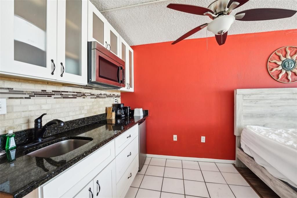 For Sale: $369,000 (1 beds, 1 baths, 365 Square Feet)