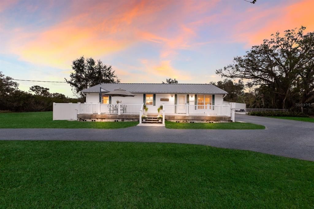 For Sale: $749,900 (3 beds, 2 baths, 1978 Square Feet)