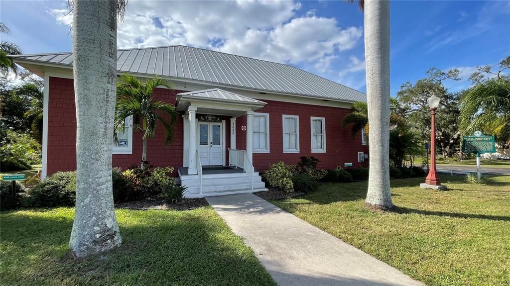 For Sale: $749,900 (3 beds, 2 baths, 1978 Square Feet)