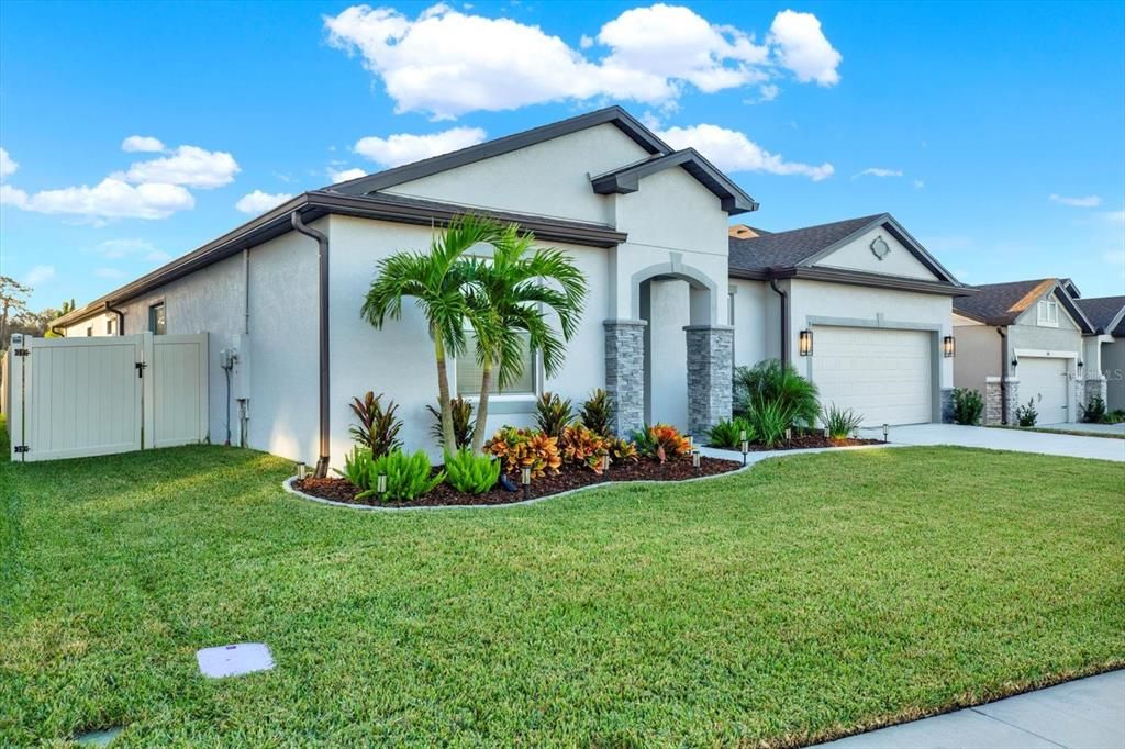 For Sale: $649,900 (4 beds, 2 baths, 2715 Square Feet)