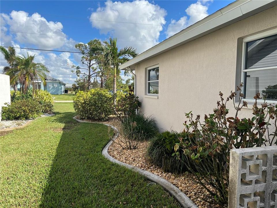 For Sale: $349,900 (3 beds, 2 baths, 1833 Square Feet)