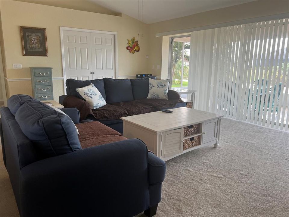 For Sale: $349,900 (3 beds, 2 baths, 1833 Square Feet)