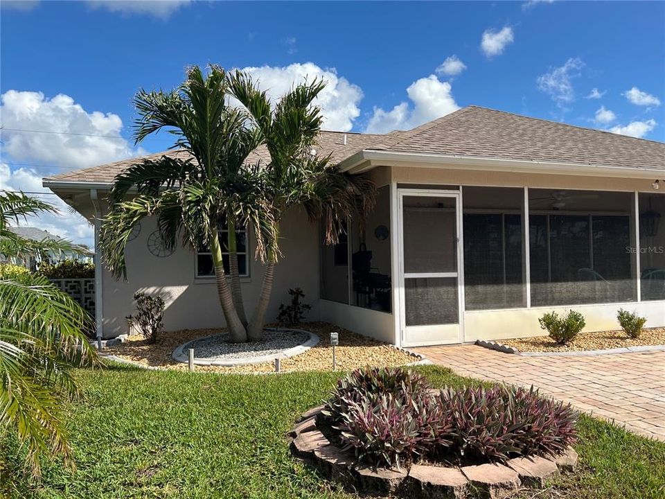 For Sale: $349,900 (3 beds, 2 baths, 1833 Square Feet)