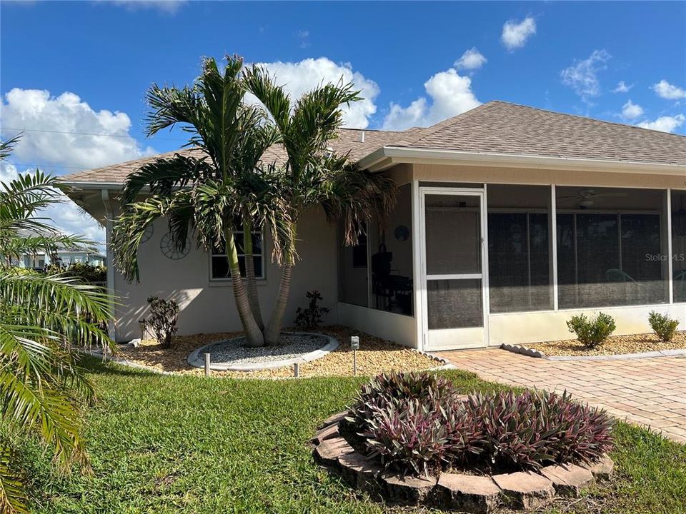 For Sale: $349,900 (3 beds, 2 baths, 1833 Square Feet)