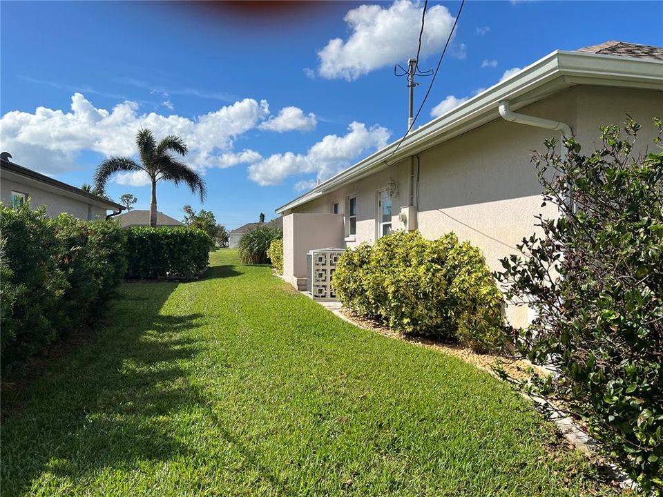 For Sale: $349,900 (3 beds, 2 baths, 1833 Square Feet)