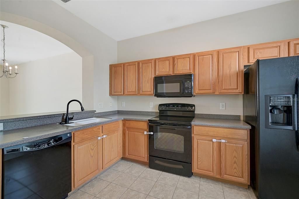 For Sale: $260,000 (2 beds, 2 baths, 1171 Square Feet)