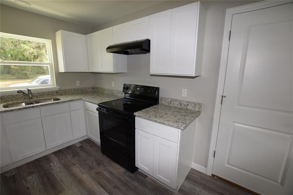 For Rent: $1,550 (2 beds, 2 baths, 867 Square Feet)