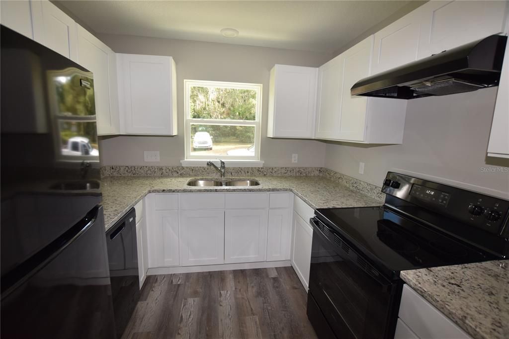 For Rent: $1,550 (2 beds, 2 baths, 867 Square Feet)