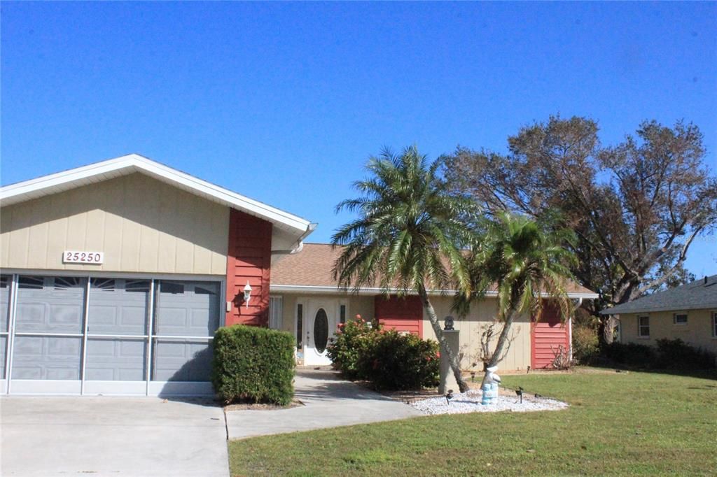 For Sale: $400,000 (3 beds, 2 baths, 1954 Square Feet)