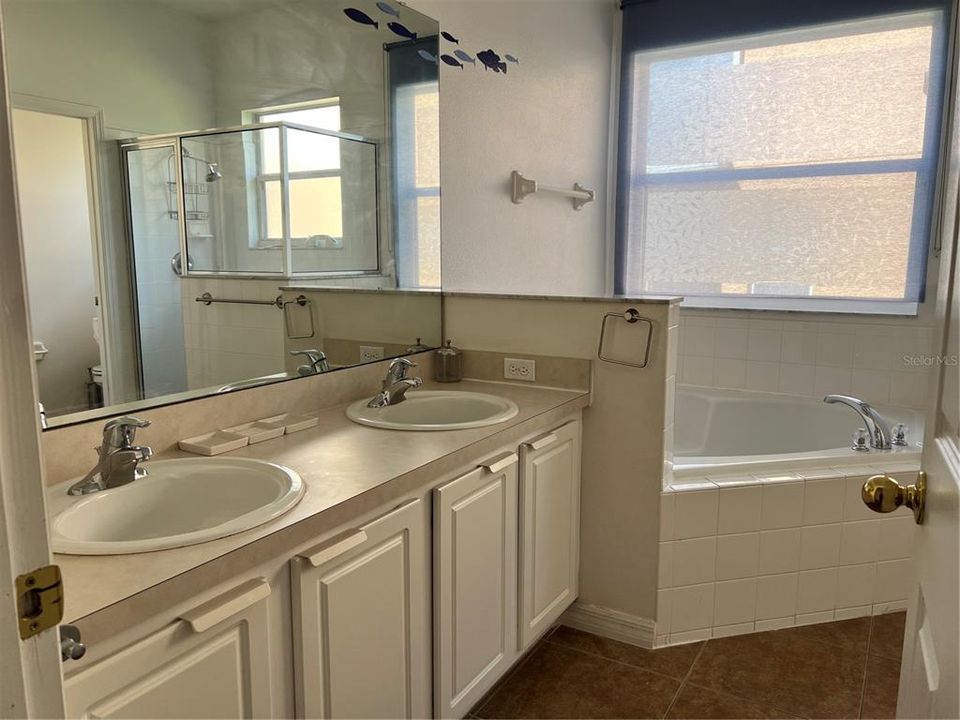 For Rent: $2,200 (4 beds, 2 baths, 2308 Square Feet)