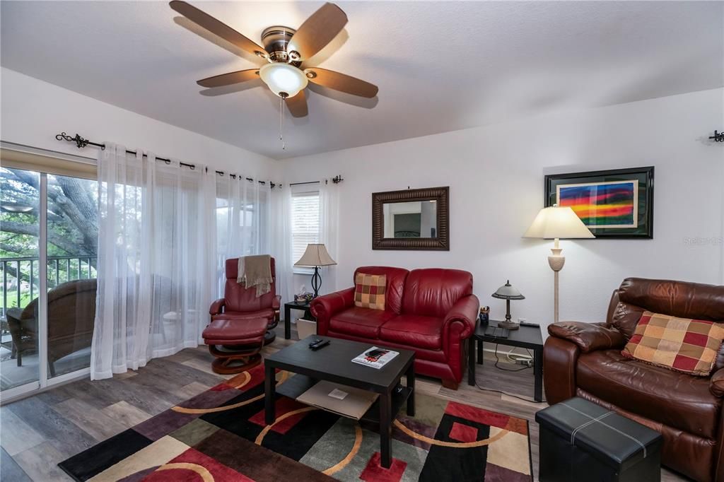 For Sale: $264,900 (3 beds, 2 baths, 1207 Square Feet)