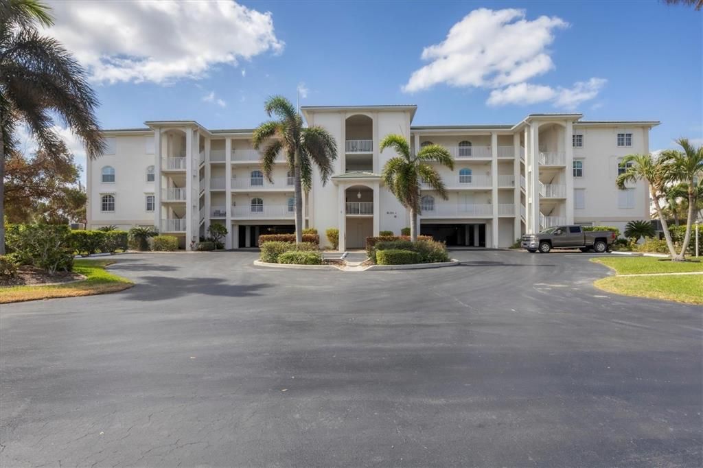 For Sale: $656,000 (3 beds, 2 baths, 1988 Square Feet)