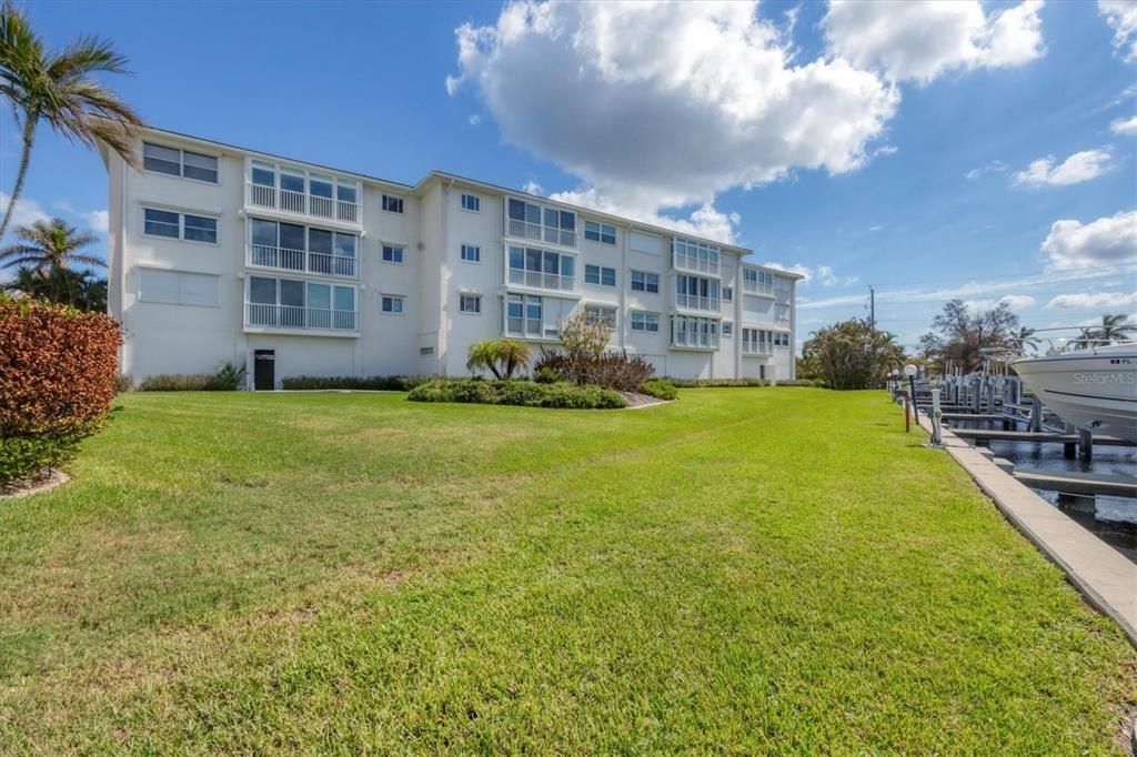 For Sale: $656,000 (3 beds, 2 baths, 1988 Square Feet)