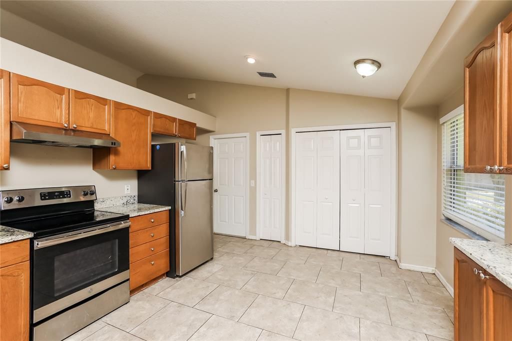 For Rent: $2,030 (3 beds, 2 baths, 1494 Square Feet)