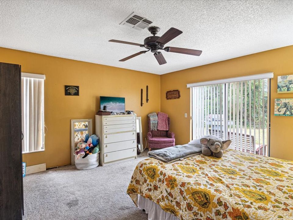 For Sale: $270,000 (2 beds, 2 baths, 1459 Square Feet)