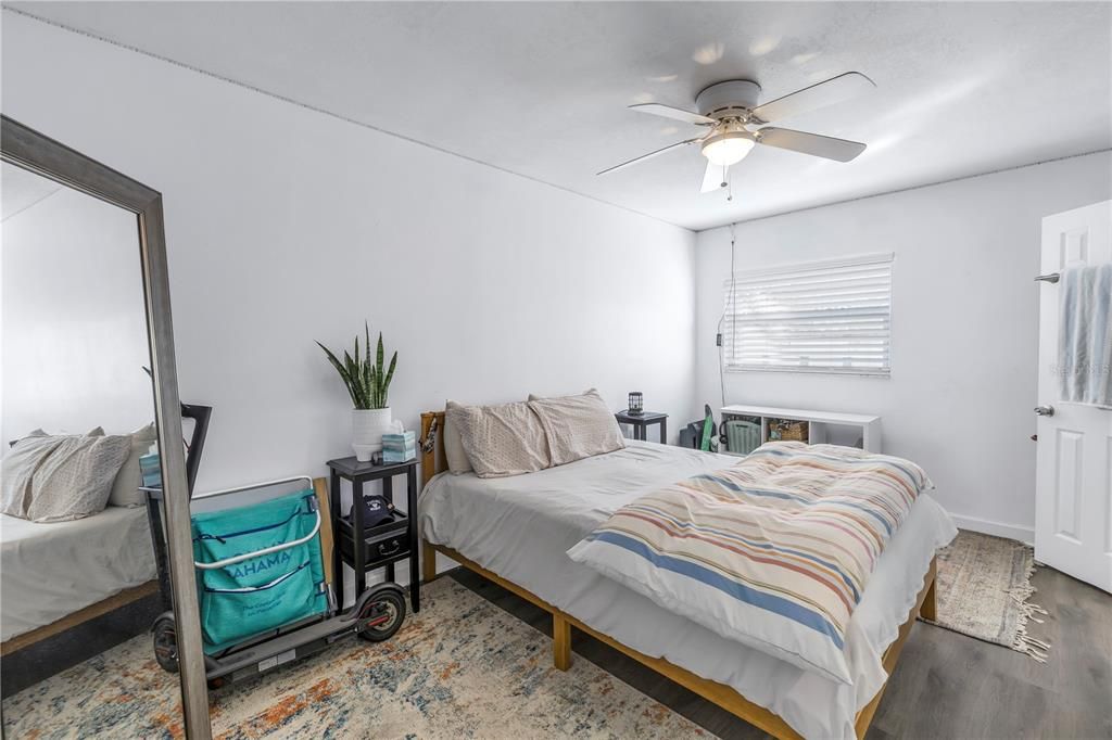 For Sale: $299,000 (1 beds, 1 baths, 498 Square Feet)