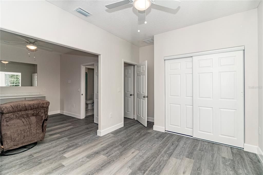 Active With Contract: $298,500 (2 beds, 2 baths, 1400 Square Feet)