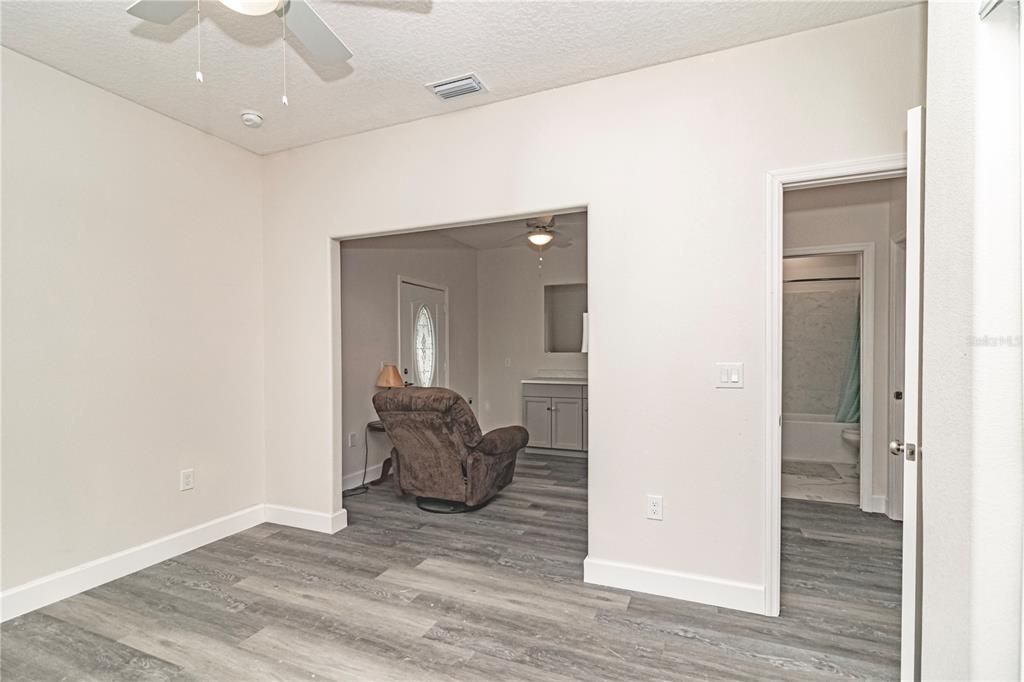 Active With Contract: $298,500 (2 beds, 2 baths, 1400 Square Feet)