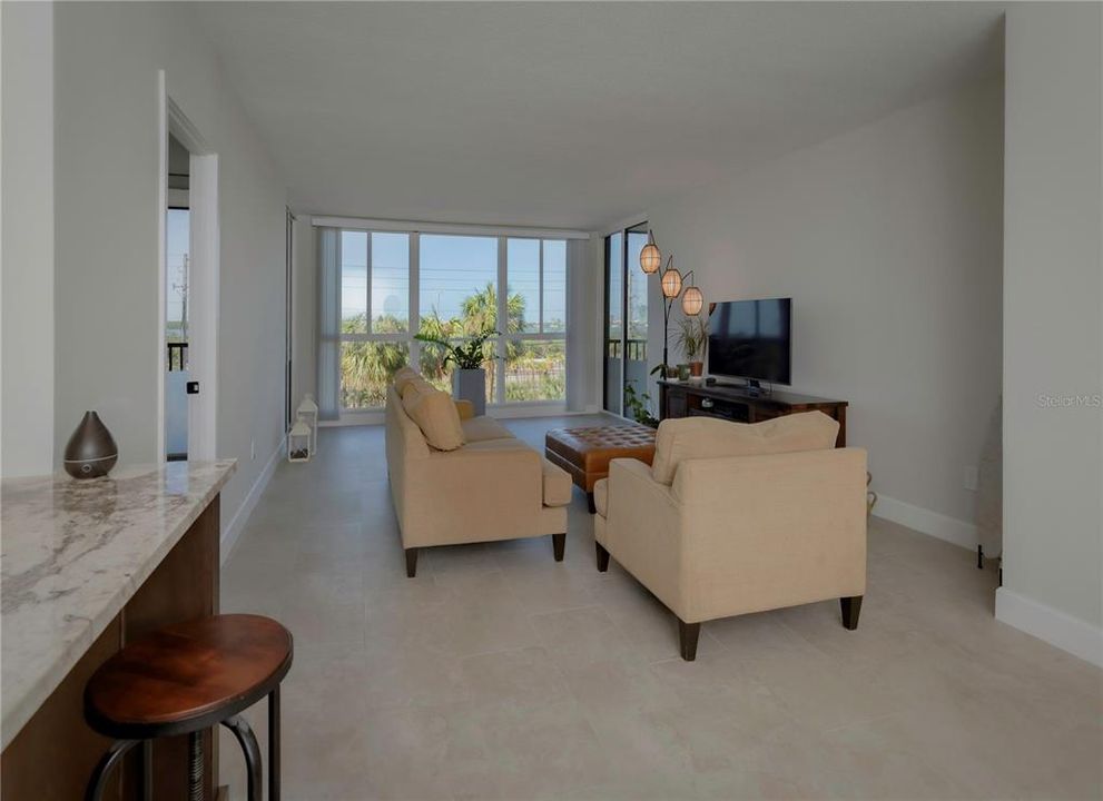 For Sale: $475,000 (2 beds, 2 baths, 1290 Square Feet)